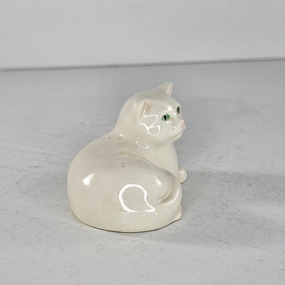 Goebel Cat Miniature Figurine Lying Down White Green Eyes West Germany - Picture 4 of 6